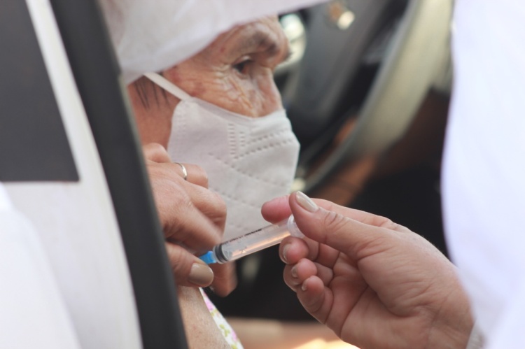 Vacinação de idosos com mais de 90 anos em Campo Maior.